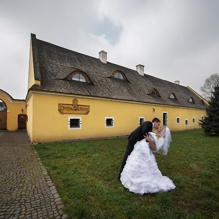 Dvur Olsiny -Hotel And Horse-Riding Karviná Exterior foto